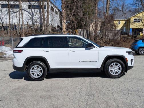 2023 Jeep Grand Cherokee Laredo