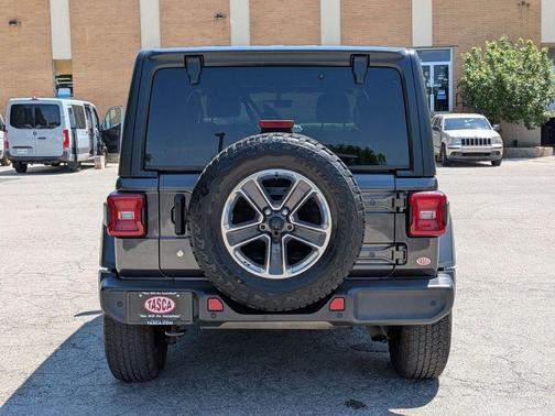 Granite Crystal Clearcoat Metallic 2019 Jeep Wrangler Unlimited Sahara