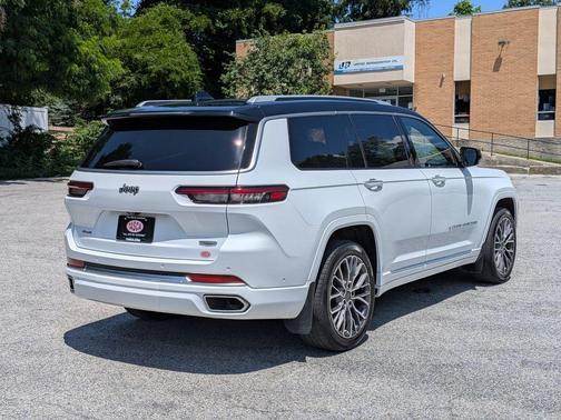 Bright White Clearcoat 2023 Jeep Grand Cherokee L Summit