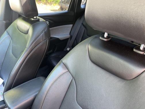 Bright White Clearcoat 2023 Jeep Compass Latitude Lux