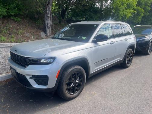 Silver Zynith 2025 Jeep Grand Cherokee Laredo