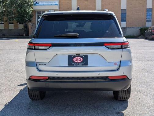 Silver Zynith 2025 Jeep Grand Cherokee Laredo