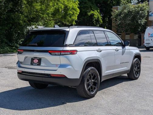Silver Zynith 2025 Jeep Grand Cherokee Laredo
