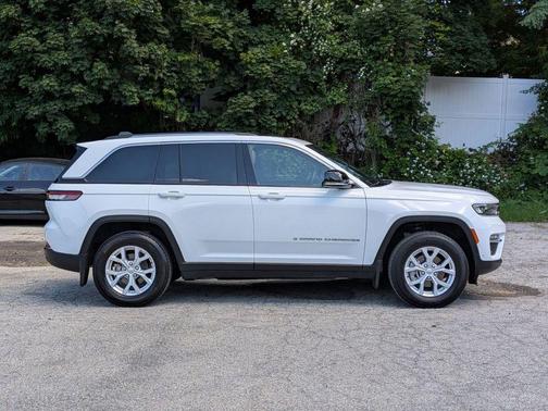 Bright White Clearcoat 2023 Jeep Grand Cherokee Limited