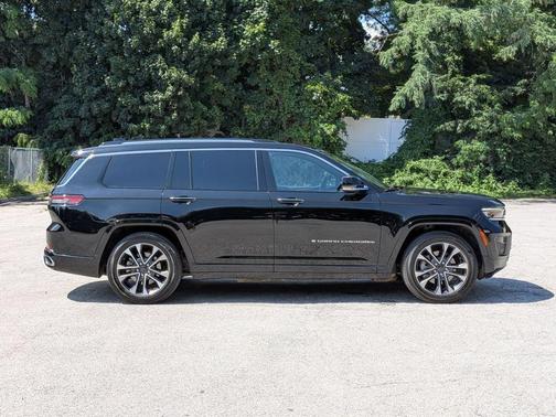Diamond Black 2023 Jeep Grand Cherokee L Overland