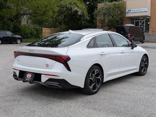 Snow White Pearl 2025 Kia K5 GT-Line