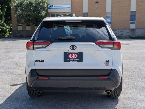 Ice 2023 Toyota RAV4 LE