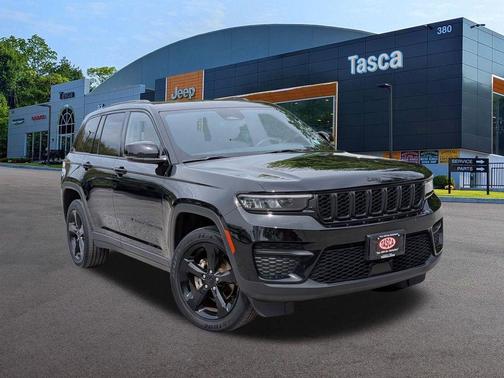 Diamond Black 2023 Jeep Grand Cherokee Altitude
