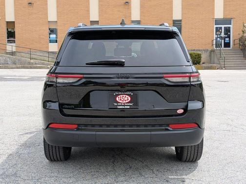 Diamond Black 2023 Jeep Grand Cherokee Altitude