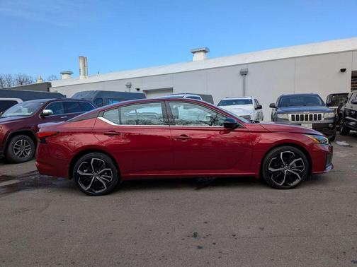 2023 Nissan Altima 2.5 SR