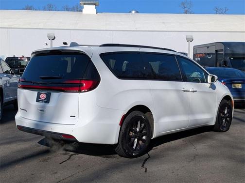 2022 Chrysler Pacifica Touring-L