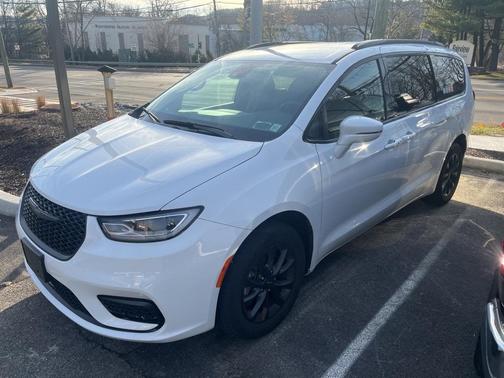 2022 Chrysler Pacifica Touring-L