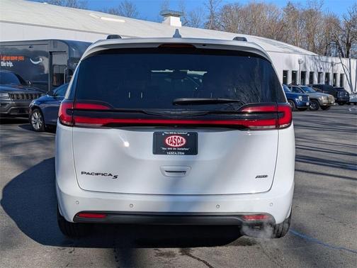 2022 Chrysler Pacifica Touring-L