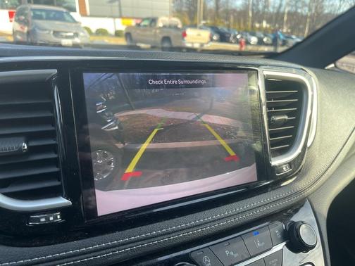 2022 Chrysler Pacifica Touring-L