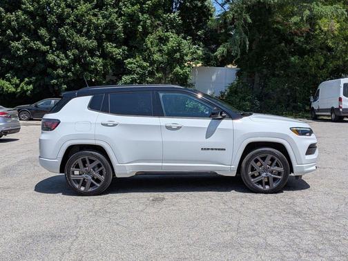 Bright White Clearcoat 2025 Jeep Compass Limited