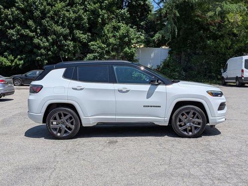 Bright White Clearcoat 2025 Jeep Compass Limited