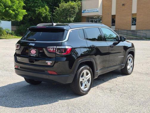 Diamond Black 2024 Jeep Compass Latitude