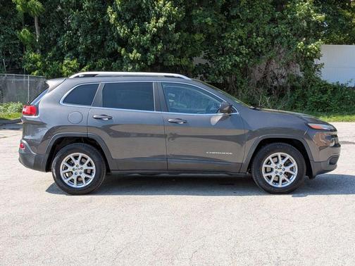 Granite Crystal Clearcoat Metallic 2014 Jeep Cherokee Latitude