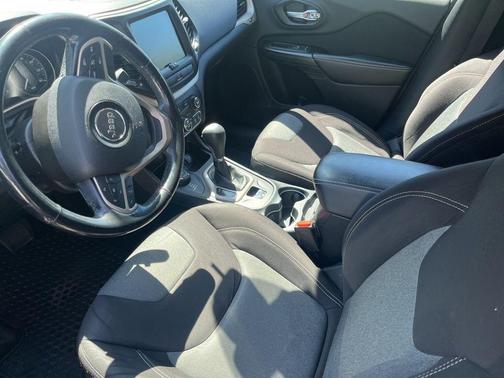Granite Crystal Clearcoat Metallic 2014 Jeep Cherokee Latitude