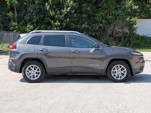 Granite Crystal Clearcoat Metallic 2014 Jeep Cherokee Latitude