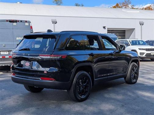 2025 Jeep Grand Cherokee Laredo