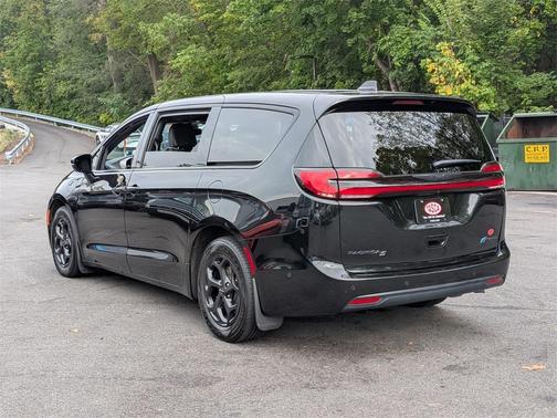 2023 Chrysler Pacifica Hybrid Limited