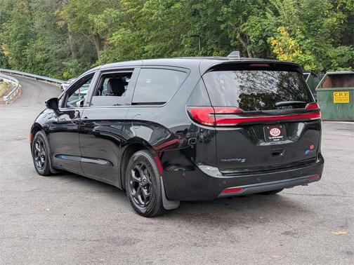 2023 Chrysler Pacifica Hybrid Limited