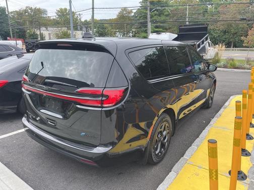 2023 Chrysler Pacifica Hybrid Limited