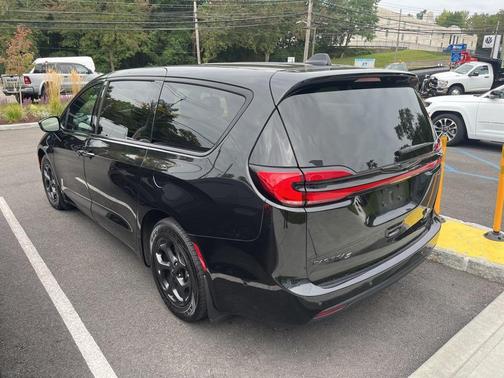 2023 Chrysler Pacifica Hybrid Limited