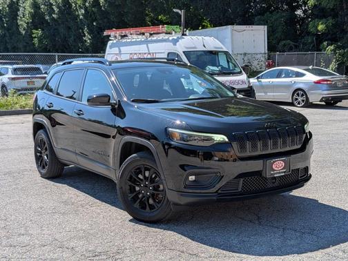 Diamond Black 2023 Jeep Cherokee Altitude Lux
