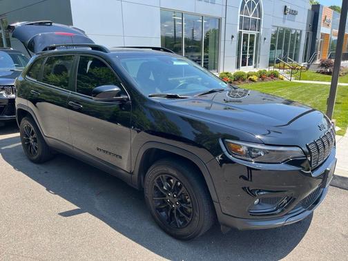 Diamond Black 2023 Jeep Cherokee Altitude Lux
