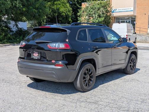 Diamond Black 2023 Jeep Cherokee Altitude Lux