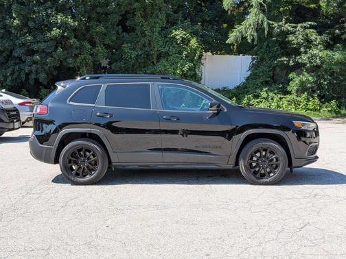 Diamond Black 2023 Jeep Cherokee Altitude Lux