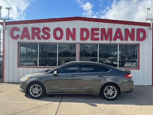 2016 Ford Fusion Hybrid SE