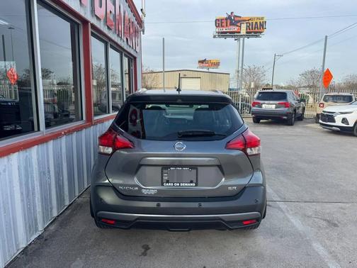 2020 Nissan Kicks SR