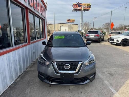 2020 Nissan Kicks SR