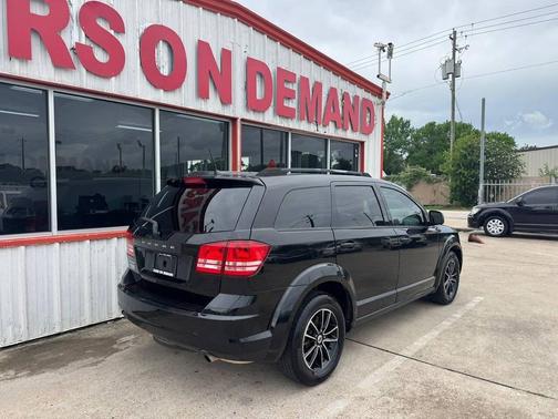 Pitch Black Clear Coat 2018 Dodge Journey SE