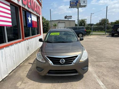 Gray 2015 Nissan Versa 1.6 S+