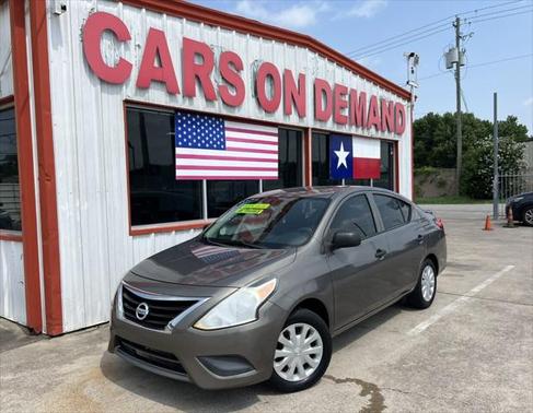 Gray 2015 Nissan Versa 1.6 S+