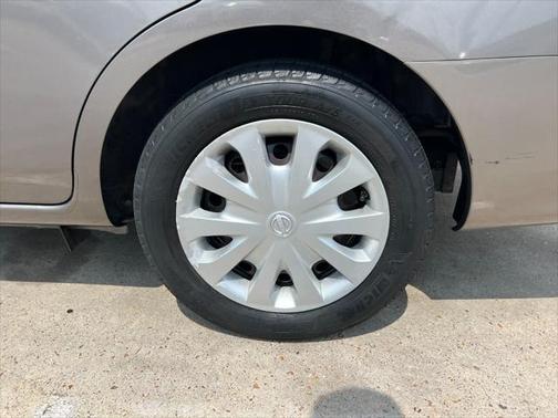 Gray 2015 Nissan Versa 1.6 S+