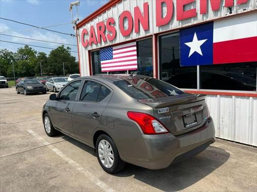 Gray 2015 Nissan Versa 1.6 S+