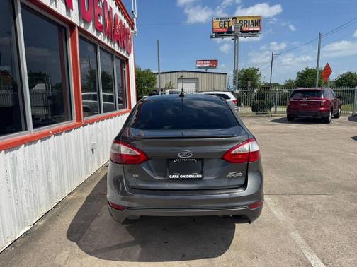 2016 Ford Fiesta SE 4dr Sedan
