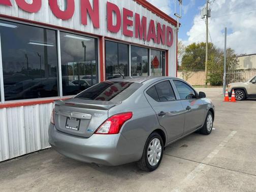 Magnetic Gray 2014 Nissan Versa 1.6 SV