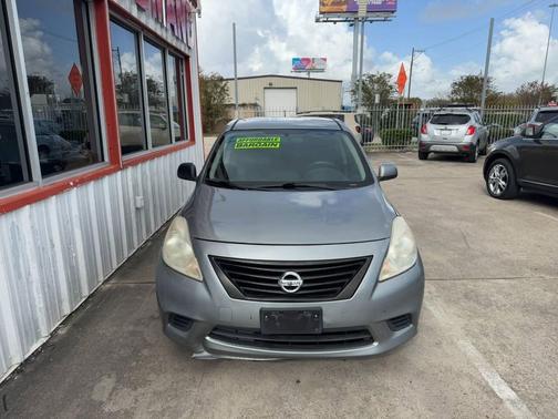 Magnetic Gray 2014 Nissan Versa 1.6 SV