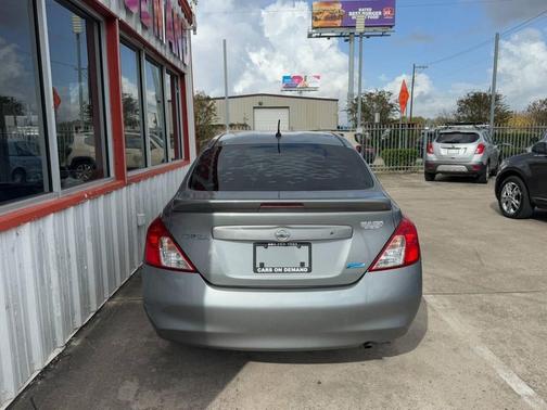Magnetic Gray 2014 Nissan Versa 1.6 SV