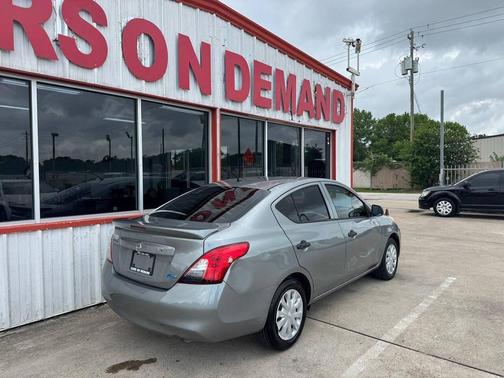 Magnetic Gray 2014 Nissan Versa 1.6 SV