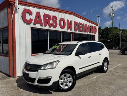White 2015 Chevrolet Traverse LS