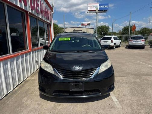 2014 Toyota Sienna LE