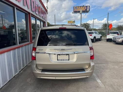 2012 Chrysler Town & Country Touring-L