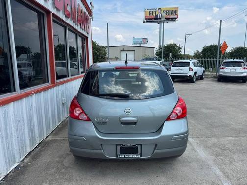 2011 Nissan Versa 1.8 S